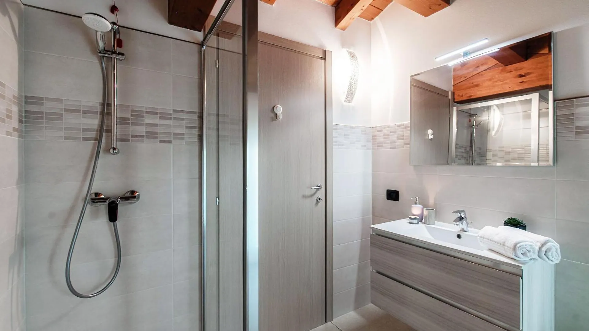 Апартаменты Nesso Mosaic - By Myhomeincomo